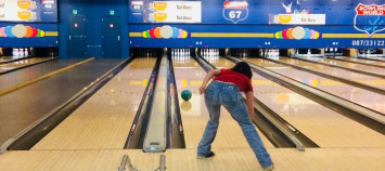 joueur et pistes de bowling